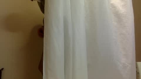 Snapshot of whiskerbiscuit_69 chatting on January 22, 2:35 pm whiskerbiscuit_69 online show from January 22, 2:35 pm