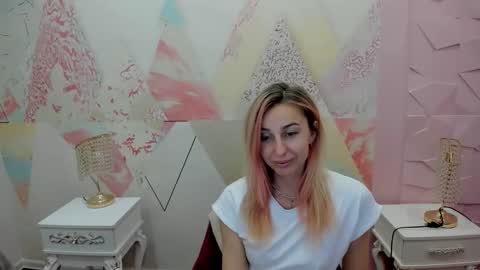 Snapshot of white__angel_ chatting on March 31, 8:04 am white__angel_ online show from March 31, 8:04 am