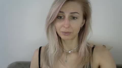 Snapshot of white__angel_ chatting on April 7, 6:25 am white__angel_ online show from April 7, 6:25 am