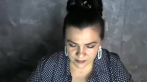 white__queen_ online show from June 16, 6:38 am