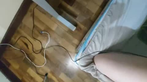 Snapshot of white_bunny69 chatting on December 19, 1:07 am White Bunny online show from December 19, 1:07 am