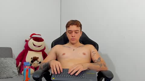 Snapshot of white_jacob chatting on January 6, 10:37 pm Camilo R online show from January 6, 10:37 pm