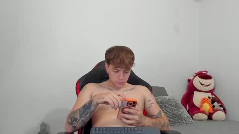 Snapshot of white_jacob chatting on February 25, 1:20 am Camilo R online show from February 25, 1:20 am
