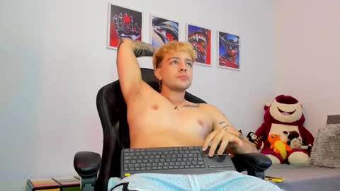 Snapshot of white_jacob chatting on September 26, 6:28 am Camilo R online show from September 26, 6:28 am