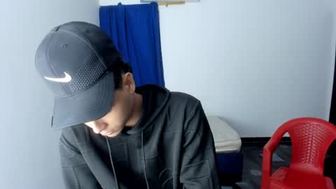 Snapshot of white_master444 chatting on July 12, 9:33 am white online show from July 12, 9:33 am