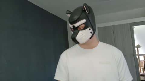 white_pup online show from April 21, 11:16 am