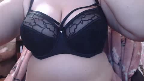 white_smile_27 online show from February 17, 9:19 pm