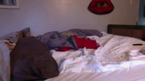 just  str8 stud nut  1000 online show from December 4, 9:35 pm