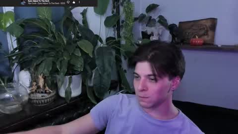 Snapshot of whiteegrimm chatting on November 11, 9:26 pm Gus online show from November 11, 9:26 pm