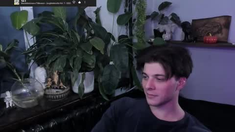 Snapshot of whiteegrimm chatting on November 12, 9:25 pm Gus online show from November 12, 9:25 pm