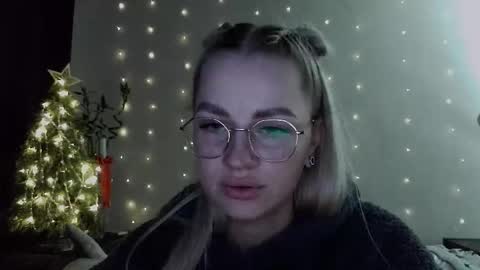 whitehex666 online show from December 22, 5:10 pm