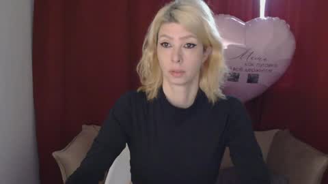 White Queen online show from January 5, 7:49 am