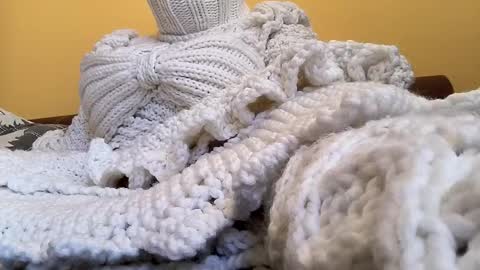 whitesweater online show from March 10, 6:40 am