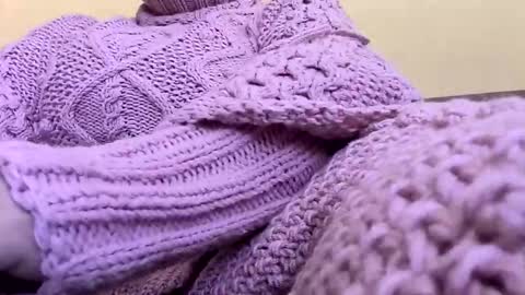 whitesweater online show from March 25, 7:47 am