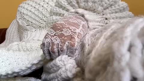 whitesweater online show from March 31, 6:25 am