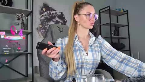 whitneypunnch online show from February 14, 11:40 am