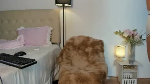 Snapshot of whitneytop69 chatting on February 6, 11:35 am Arra Brown online show from February 6, 11:35 am