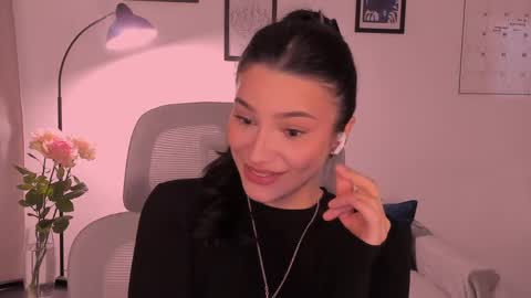 whoislulu online show from April 16, 7:03 pm