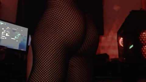 Snapshot of whoknowssss99 chatting on November 2, 12:57 am whoknowssss99 online show from November 2, 12:57 am