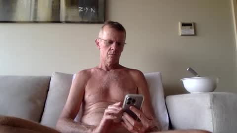 whynotfly1 online show from October 28, 7:45 am