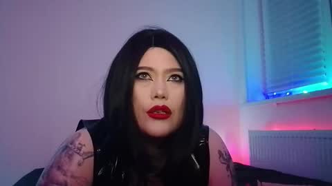 Laura  online show from October 31, 7:59 pm