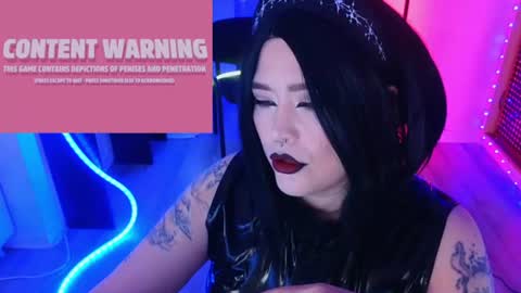 Snapshot of wickedxqueen chatting on July 1, 9:25 pm Laura online show from July 1, 9:25 pm