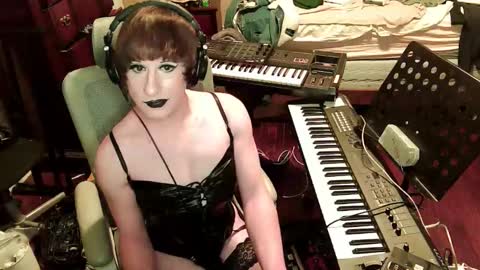 Snapshot of wienerlady chatting on January 12, 3:23 am Countess of Hotdogs online show from January 12, 3:23 am