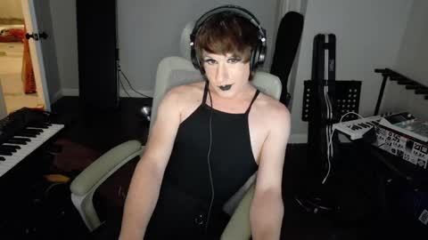 Snapshot of wienerlady chatting on June 7, 2:48 am Countess of Hotdogs online show from June 7, 2:48 am