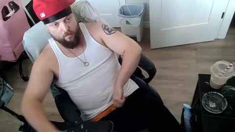 Snapshot of wifebeatershirtdude chatting on October 6, 8:06 pm WiggaInAWifebeater online show from October 6, 8:06 pm