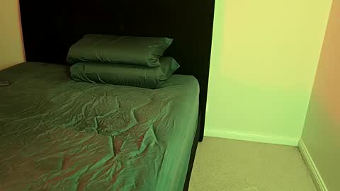 Wifeyandhubbyfuck online show from March 21, 12:43 pm