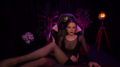 Snapshot of wild_alice_me chatting on June 24, 4:17 pm Alice online show from June 24, 4:17 pm