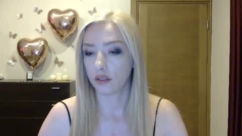 Snapshot of wild_silk_desire chatting on June 28, 4:35 pm Alina online show from June 28, 4:35 pm