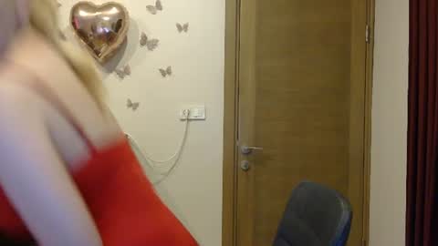 Snapshot of wild_silk_desire chatting on July 6, 4:31 pm Alina online show from July 6, 4:31 pm