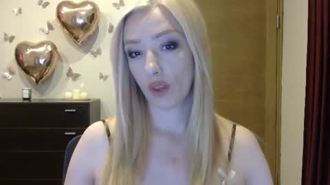 Snapshot of wild_silk_desire chatting on July 11, 4:43 pm Alina online show from July 11, 4:43 pm