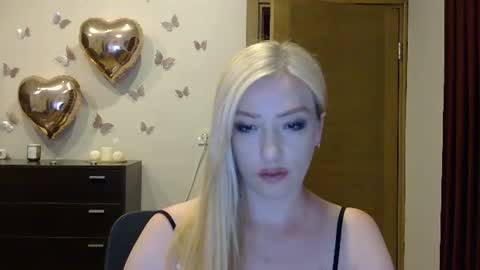 Snapshot of wild_silk_desire chatting on July 17, 5:18 pm Alina online show from July 17, 5:18 pm
