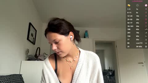 Mia online show from October 11, 7:07 am