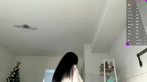 Mia online show from October 17, 7:00 am