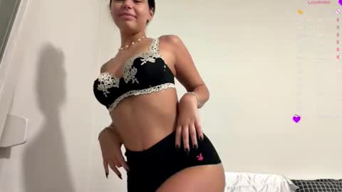 Mia online show from December 15, 4:11 pm