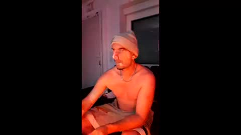 Snapshot of wildbadsecret chatting on December 17, 1:00 am Freaky online show from December 17, 1:00 am