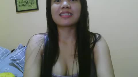 Snapshot of wildcamille chatting on February 7, 12:17 pm camille online show from February 7, 12:17 pm