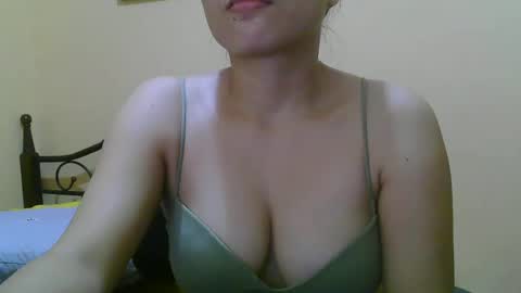 Snapshot of wildcamille chatting on March 2, 5:33 am camille online show from March 2, 5:33 am