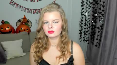 Snapshot of wildedesire chatting on October 20, 12:05 pm wildedesire online show from October 20, 12:05 pm