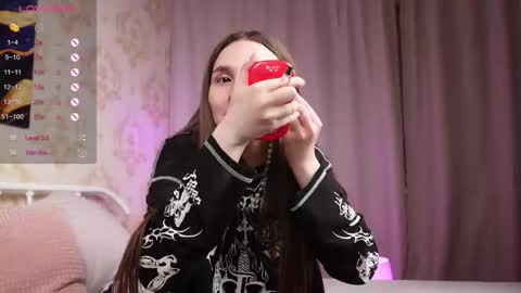 Snapshot of wilder_weinn chatting on November 9, 6:12 am .. alice .. online show from November 9, 6:12 am