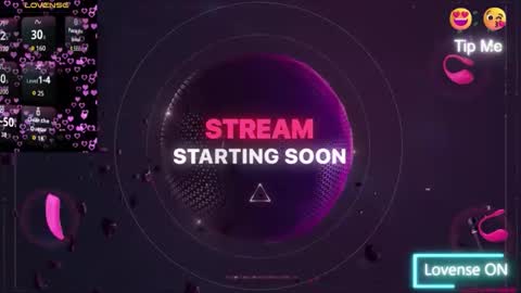 Snapshot of wildmaxine chatting on December 14, 11:48 am MAX online show from December 14, 11:48 am