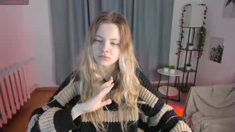 Snapshot of wildopal chatting on November 16, 5:13 am Mila 3 online show from November 16, 5:13 am