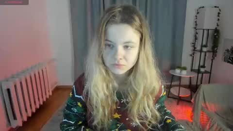 Snapshot of wildopal chatting on November 25, 5:07 am Mila 3 online show from November 25, 5:07 am