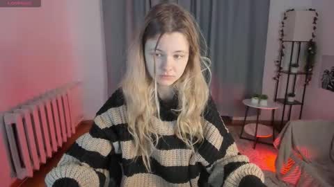 Snapshot of wildopal chatting on December 3, 5:48 am Mila 3 online show from December 3, 5:48 am