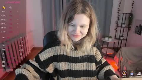 Snapshot of wildopal chatting on December 5, 5:38 am Mila 3 online show from December 5, 5:38 am