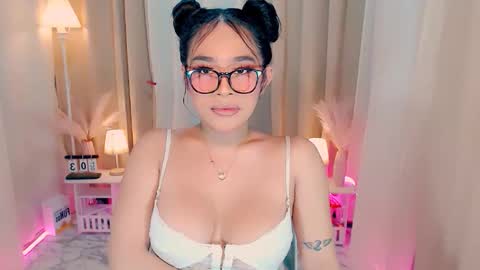 Snapshot of wildsassy0719 chatting on October 12, 3:05 am shea online show from October 12, 3:05 am