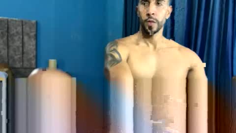 Snapshot of willc2019 chatting on November 11, 3:12 pm OLIVER SANZ online show from November 11, 3:12 pm